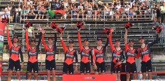 Vuelta a España 2017: Drużyna BMC wygrała jazdę drużynową na czas w Nîmes