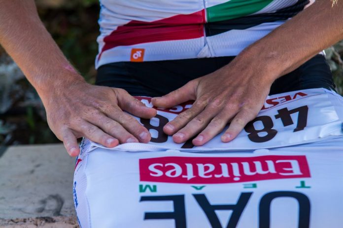 koszulka uae team emirates dłonie zurlo ręce numer