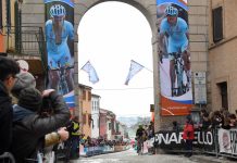 Tak peleton Tirreno-Adriatico upamiętnił Michele Scarponiego