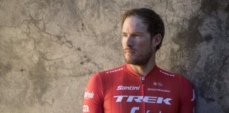 Gregory Rast odwiesza rower na hak