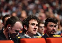 Geraint Thomas ze statuetką SPOTY