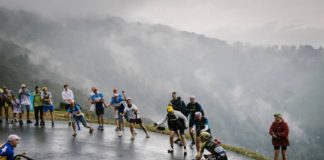 Simon Yates z pozytywnym wynikiem testu na COVID-19
