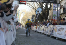 Vuelta a Andalucía 2020: Jakob Fuglsang wygrywa po błędzie Teunsa w Ubedzie