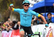 Jakob Fuglsang o motocyklach: „Decydują o tym, czy kolarz, który odjeżdża, pozostanie na czele”