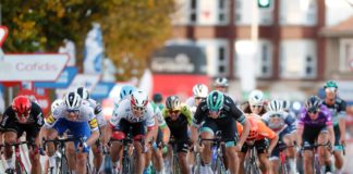 Vuelta a Espana 2020: Sam Bennett relegowany, Pascal Ackermann zwycięzcą (video)