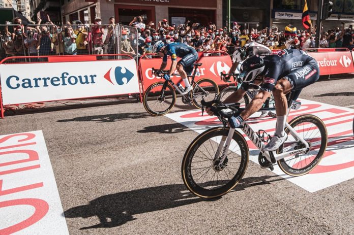 vuelta philipsen jakobsen