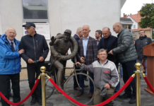 W Prudniku odsłonięto pomnik Stanisława Szozdy