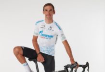 Roman Kreuziger zamienia strój kolarski na garnitur