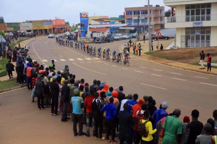 Kibice peleton męski Tour du Rwanda