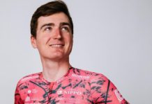 Lachlan Morton i Mark Padun rozdają w Polsce rowery Ukraińcom