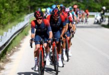 Giro d’Italia 2022: Obóz INEOS Grenadiers zadowolony z dotychczasowych etapów i gotowy do walki