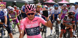 Giro d’Italia 2022: Kolarze wsparli swoich kolegów z zawieszonej drużyny Gazprom-RusVelo