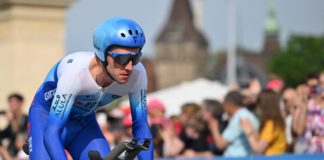 Giro d’Italia 2022: Simon Yates pojechał „czasówkę” życia w Budapeszcie. Van der Poel broni maglia rosa