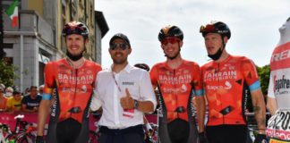 Giro d’Italia 2022: Sonny Colbrelli odwiedził kolarzy na starcie w Salò