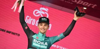Giro d’Italia 2022: Faworyci odpuścili Coviego – Hindley nie odpuścił Carapazowi jai hindley podium giro d'italia 2022