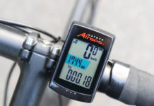Zajrzeć w kocie oko – licznik rowerowy Cateye Air GPS CC GPS-100