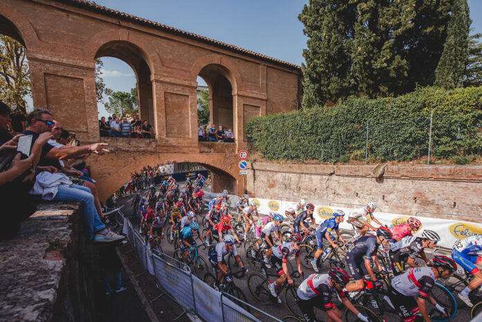 peleton giro dell emilia