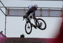 Przełajowy Puchar Świata 2024/25: Mathieu van der Poel i Lucinda Brand wygrywają ostatnią rundę