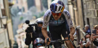 Tom Pidcock tłumaczy słabszą formę podczas Giro d’Italia zbyt późnym zaproszeniem od organizatorów