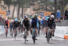 Tirreno-Adriatico 2025: Andrea Vendrame najszybszy w deszczowej scenerii