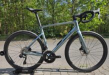 Testy roweru SCOTT Addict RC 30 Whale Grey, czyli rower z „narzędziem w kierownicy”.