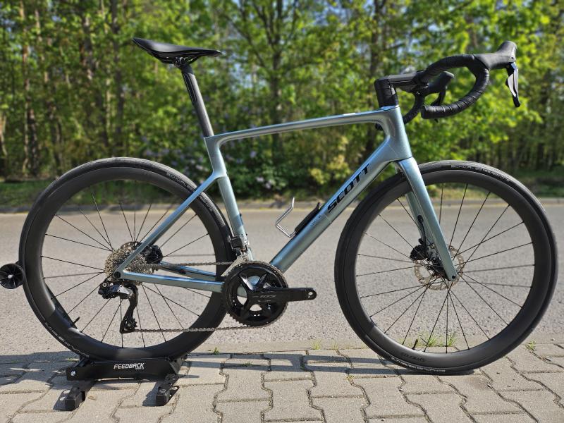 Testy roweru SCOTT Addict RC 30 Whale Grey, czyli rower z „narzędziem w kierownicy”.