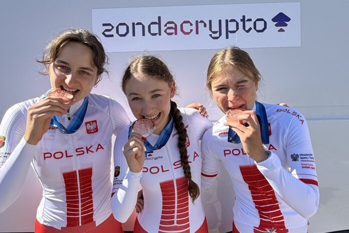 Nadia Hartman z koleżankami z medalowej ekipy