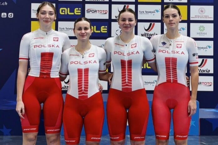Maja Tracka z koleżankami