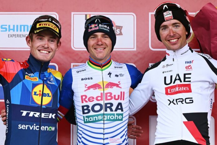 Remco Evenepoel i Mattias Skjelmose na podium - Amstel Gold Race 2026