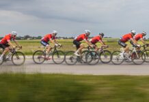 Philippe Gilbert i gwiazdy polskiego kolarstwa na starcie PZU Gran Fondo Warszawa